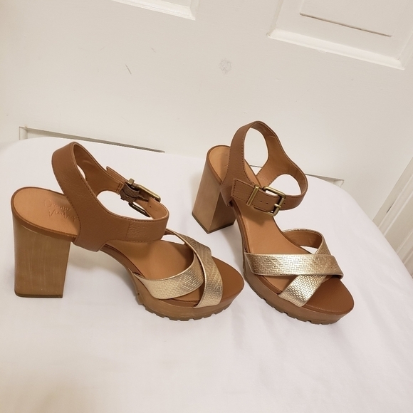 EUC Crown Vintage Goldtone & Beige LeatherPlatform Heels Size 9.5 - Picture 3 of 13